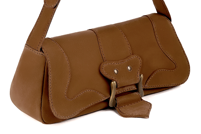 Caramel brown women's dress handbag, matching pumps and belts. Front view - Florence KOOIJMAN